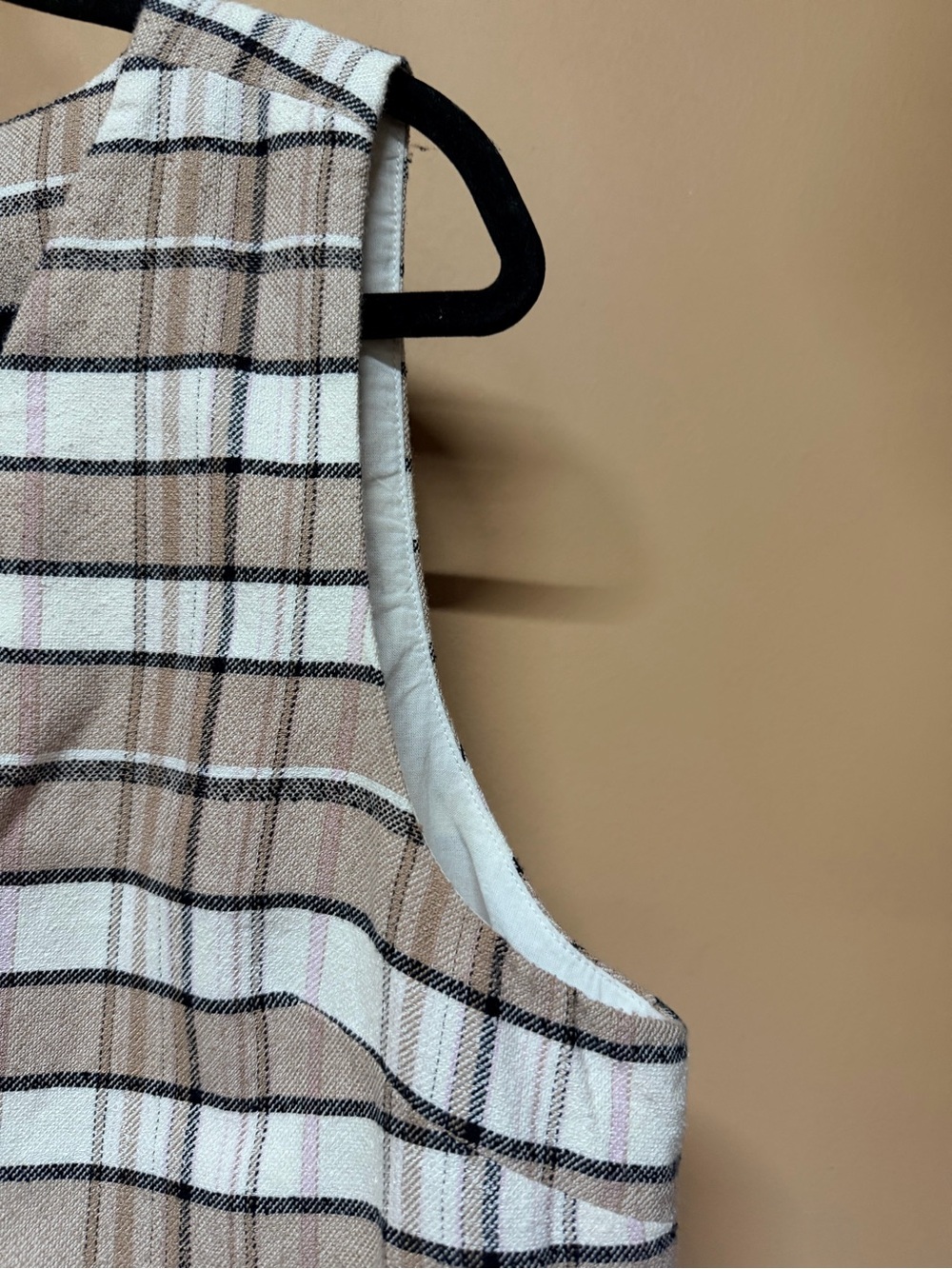 Treasure & Bond Plaid Button-Front Crop Vest - Beige & White - Picture 5 of 8